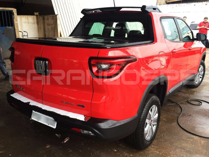 Fiat Toro aparece por completo em fotos divulgadas na web 2