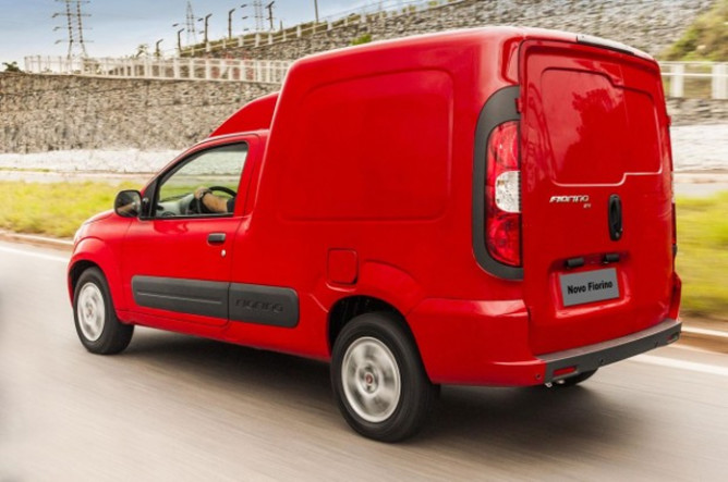 Fiat anuncia linha 2016 dos modelos Fiorino e Uno Furgão 2