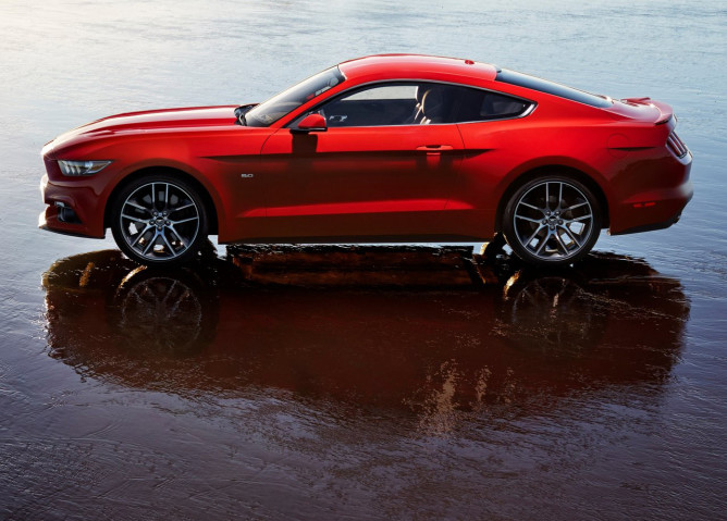 Ford apresenta novo Mustang; modelo chega ao Brasil em 2015 5