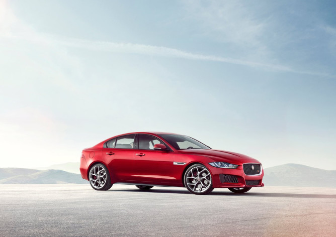 Jaguar apresenta novo sedã XE em Londres; modelo chega ao Brasil em 2015 2