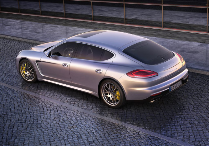 Porsche Panamera renovado chega ao Brasil custando a partir de R$ 489 mil  2