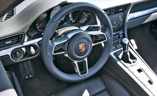 2016 Porsche 911 Carrera cabriolet