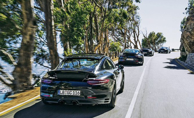 2016 Porsche 911 Carrera coupes and cabriolets